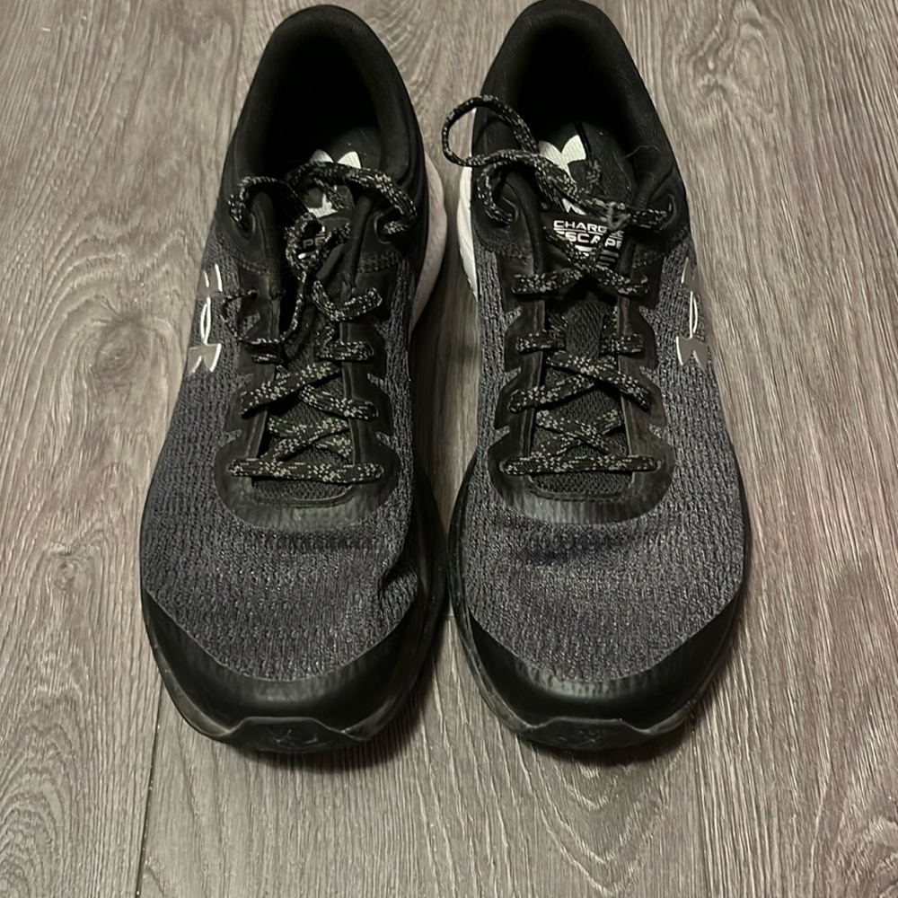 ☀️Under Armour Charged Escapes dark grey runners
